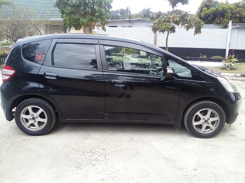 Honda fit new shape